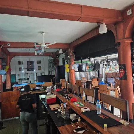 Q2 Bar & Guesthouse-3
